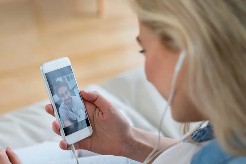 creative regular communication long distance dating