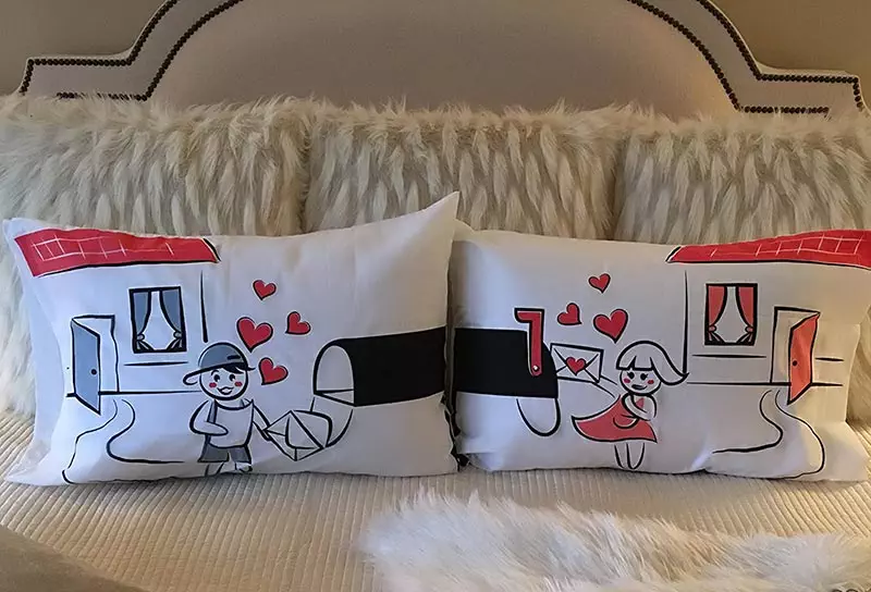 gået i stykker Bror pengeoverførsel The 5 Best Long-Distance Pillows for Romantic LDR Couples